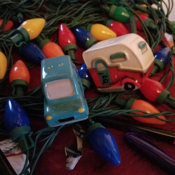 Salt n Pepper shakers - Picture 3 of 4